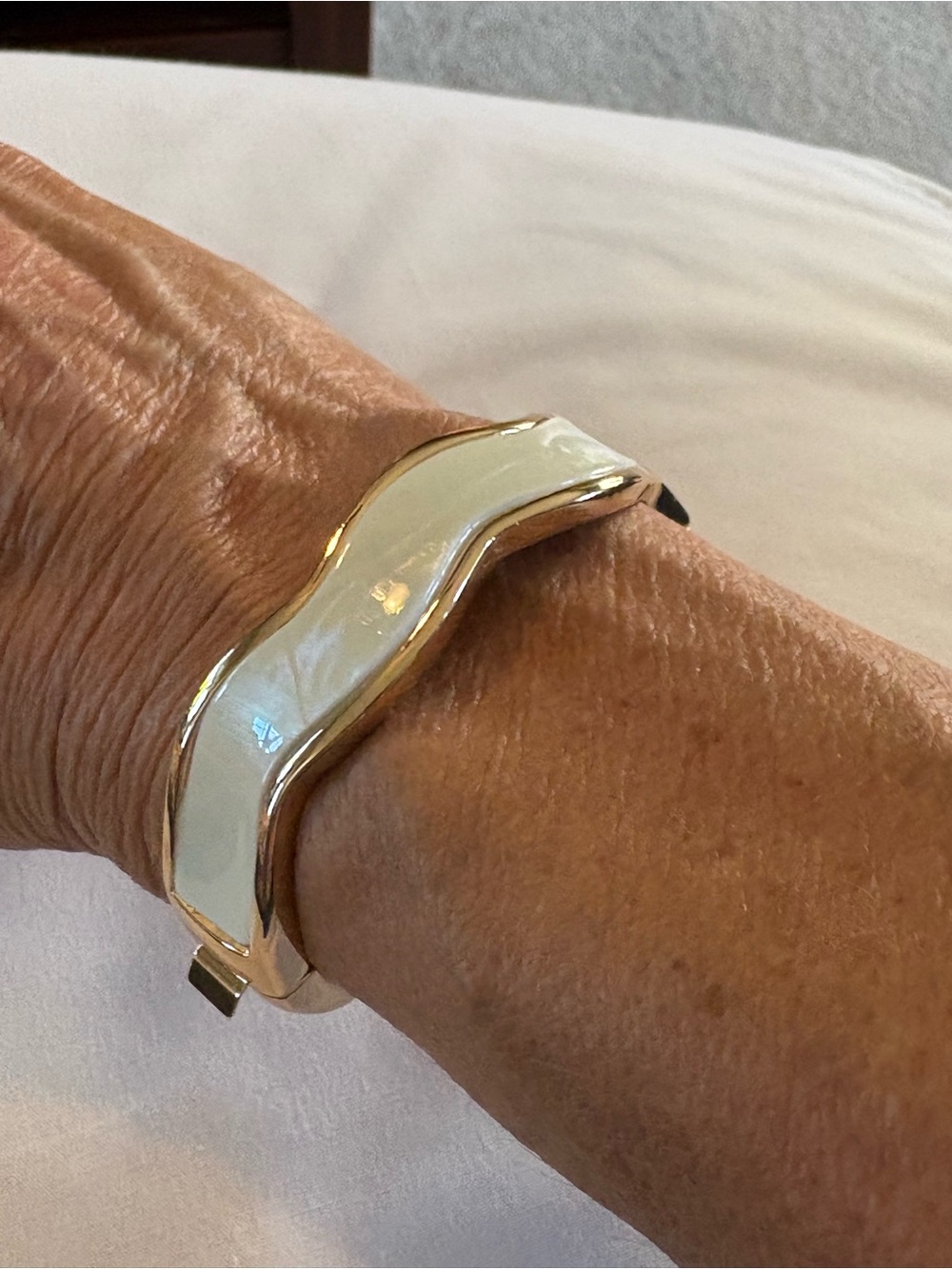 Source Unknown White and Gold Wave Bangle Bracelet